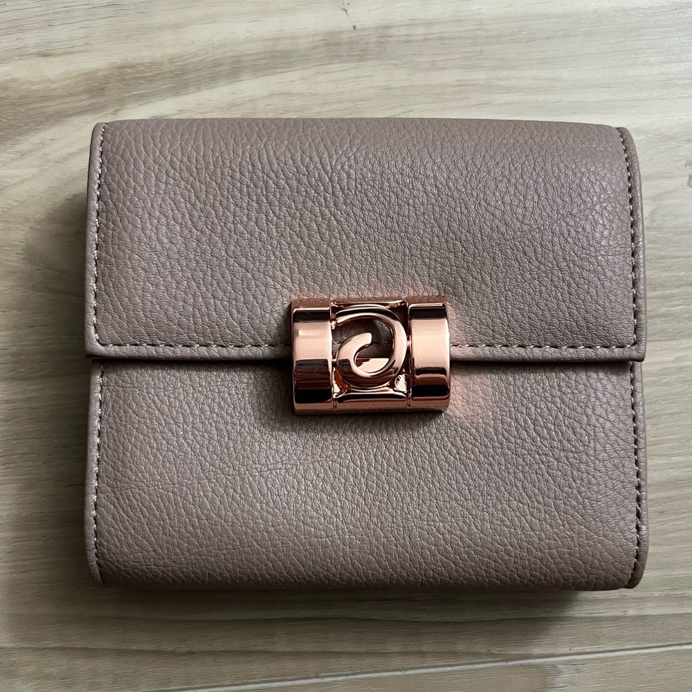NWOT Folli Follie Small Fold Wallet